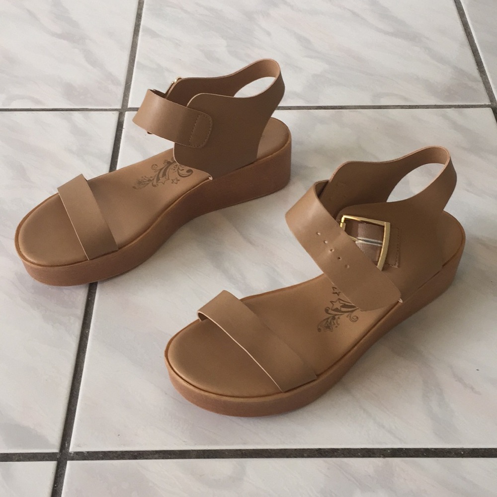 Brash Tan Platform Sandals Size 11 - Never Worn
